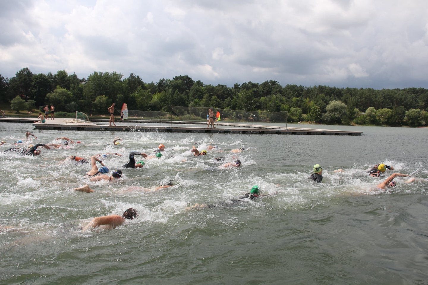 Valstybės dieną – intriguojantis plaukimo maratonas Lampėdžiuose.<br> Kauno plaukimo federacija nuotr.