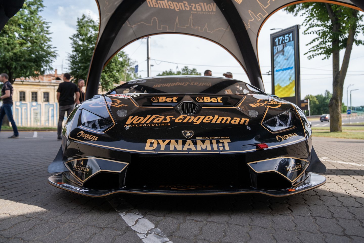  Lenktynininkai nekantrauja išbandyti „Lamborghini“ Palangoje vyksiančiose lenktynėse.<br> G.Bitvinsko nuotr.