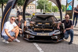 Greitąjį „Lamborghini“ įsigiję kauniečiai nusitaikė į nugalėtojų pakylą