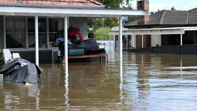 Potvynių zona Australijoje plečiasi: šimtas tūkstančių gyventojų skatinami evakuotis