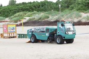 Pliažų valytojams trukdo tik nuogalės: „Jos čia renkasi labai anksti“