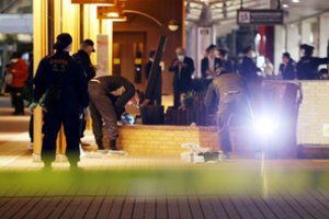 Peiliu ginkluotas vyras Japonijoje užpuolė moksleives