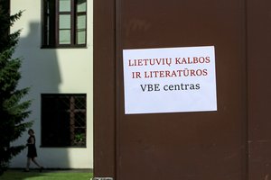 Paskelbti lietuvių kalbos ir literatūros egzaminų rezultatai: abiturientai išlaikė šiek tiek geriau nei pernai