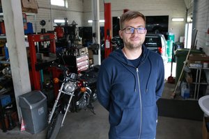 Molėtuose konkurentams nosis nušluosto specializuotas autoservisas – net nespėjo atsidaryti, o klientai jau stojo į eilę