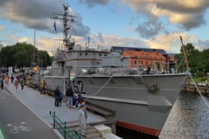 Metalo laužu galėjęs virsti karo laivas „Sūduvis“ pagaliau surado prieglobstį Danės krantinėje