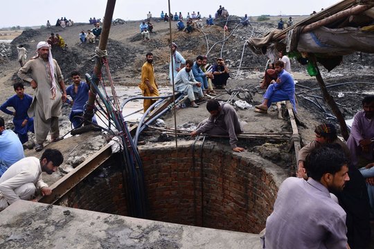 Pakistane per potvynį anglių kasykloje žuvo devyni žmonės, įskaitant paauglį