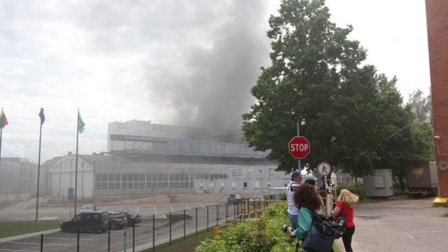 Atvira liepsna dega „Kauno baldai“ patalpos: kol kas nėra informacijos apie sužeistuosius