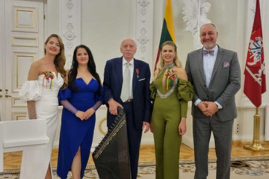 Penki Lietuvos krepšiniui nusipelnę asmenys apdovanoti Lietuvos valstybės ordinais ir medaliais