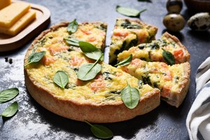 Pyragas su lašiša tiks ir lengvam užkandžiui, ir pietums ar vakarienei