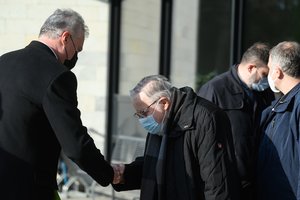 G. Nausėda pasirašė įstatymą dėl V. Landsbergio pripažinimo atkurtos Lietuvos vadovu