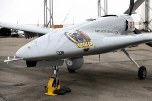 Lietuvių dovanotas „Bayraktar“ dronas pagaliau pasiekė Ukrainą