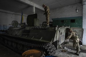 Britų žvalgyba: V. Putinas puolimui Ukrainoje traukia šeštojo dešimtmečio įrangą 