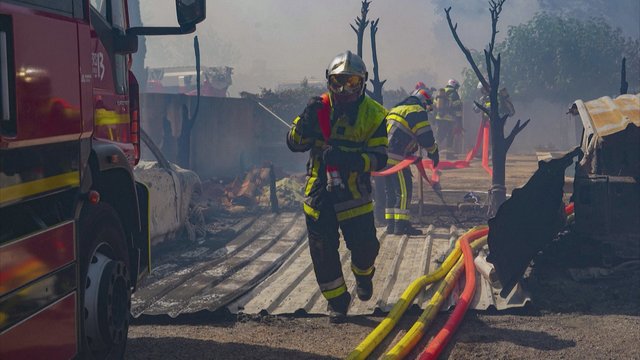 Prancūzijoje ugniagesiai kovoja su didžiuliais miškų gaisrais: išdegė šimtai hektarų, evakuoti gyventojai