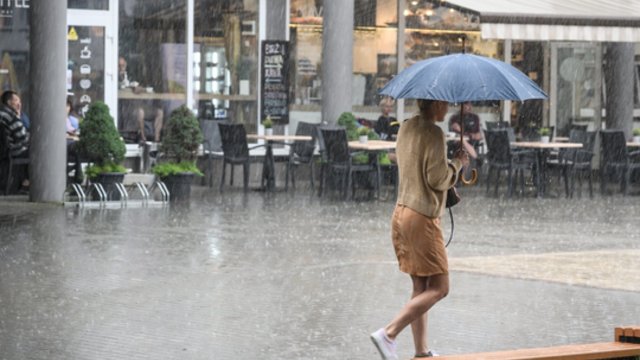 Orai nedžiugins: daug kur numatomas lietus, vietomis sugriaudės perkūnija