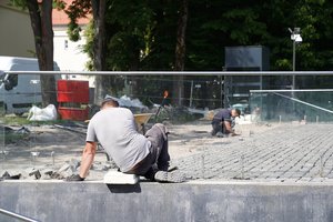 Milijono vertės projekte nesklandumai vis nesibaigia: svečiai lifte strigo dar atidarymo dieną 