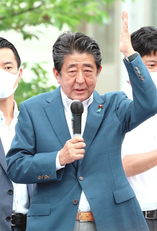 Sh.Abe yra ilgiausiai pareigas ėjęs Japonijos premjeras – iš viso 9 metus.<br>AFP/„Scanpix“ nuotr.