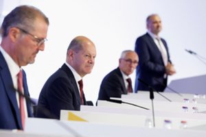 O. Scholzas padėkojo Kanadai už sprendimą grąžinti „Nord Stream 1“ dujotiekio turbiną