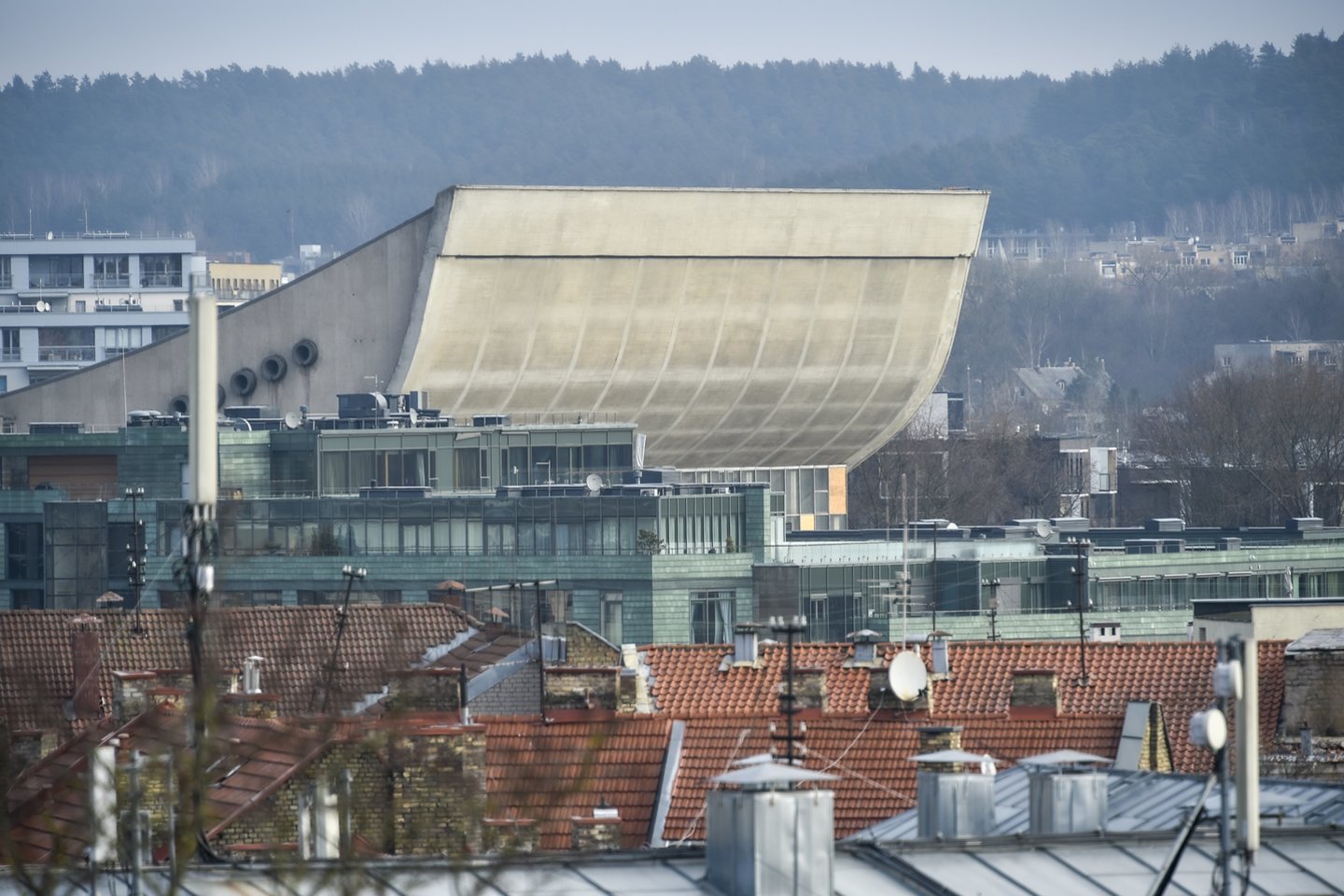 Kol Vyriausybė apsispręs dėl tolesnės Vilniaus koncertų ir sporto rūmų ateities, Turto bankas, kuris rūpinasi šio kultūros paveldo pastato būkle, planuoja atlikti būtiniausius pastato tvarkymo ir konservavimo darbus.<br>V.Ščiavinsko nuotr.