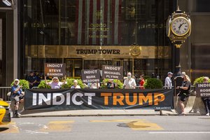 Žiniasklaida: D. Trumpo ekspatarėjas S. Bannonas sutiko liudyti apie riaušes Kapitolijuje