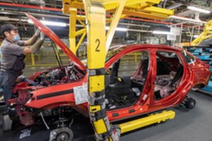 „Rosstat“ konstatavo automobilių pramonės mirtį: Rusijoje automobilių gamyba sumažėjo 97 proc.