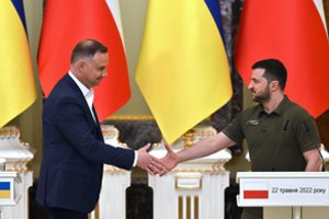 Lenkams – išskirtinė V. Zelenskio padėka: Aukščiausiajai Radai pateikė įstatymo projektą dėl ypatingo statuso suteikimo