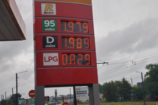 Kaunietis išsprogdino akis – tokios benzino kainos dar nematė