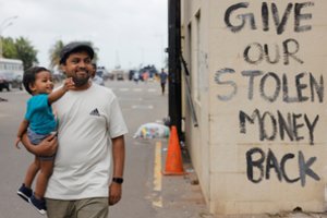 Šri Lankos prezidentas po konflikto oro uoste ėmėsi kito plano: nori iš šalies išvykti jūra