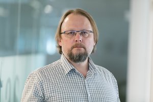 Vakaris Deksnys. Įdomu, kaip žiemą pasitiks Lietuva: kol Europa ruošia roges, pas mus dailinami tik jų apkaustai