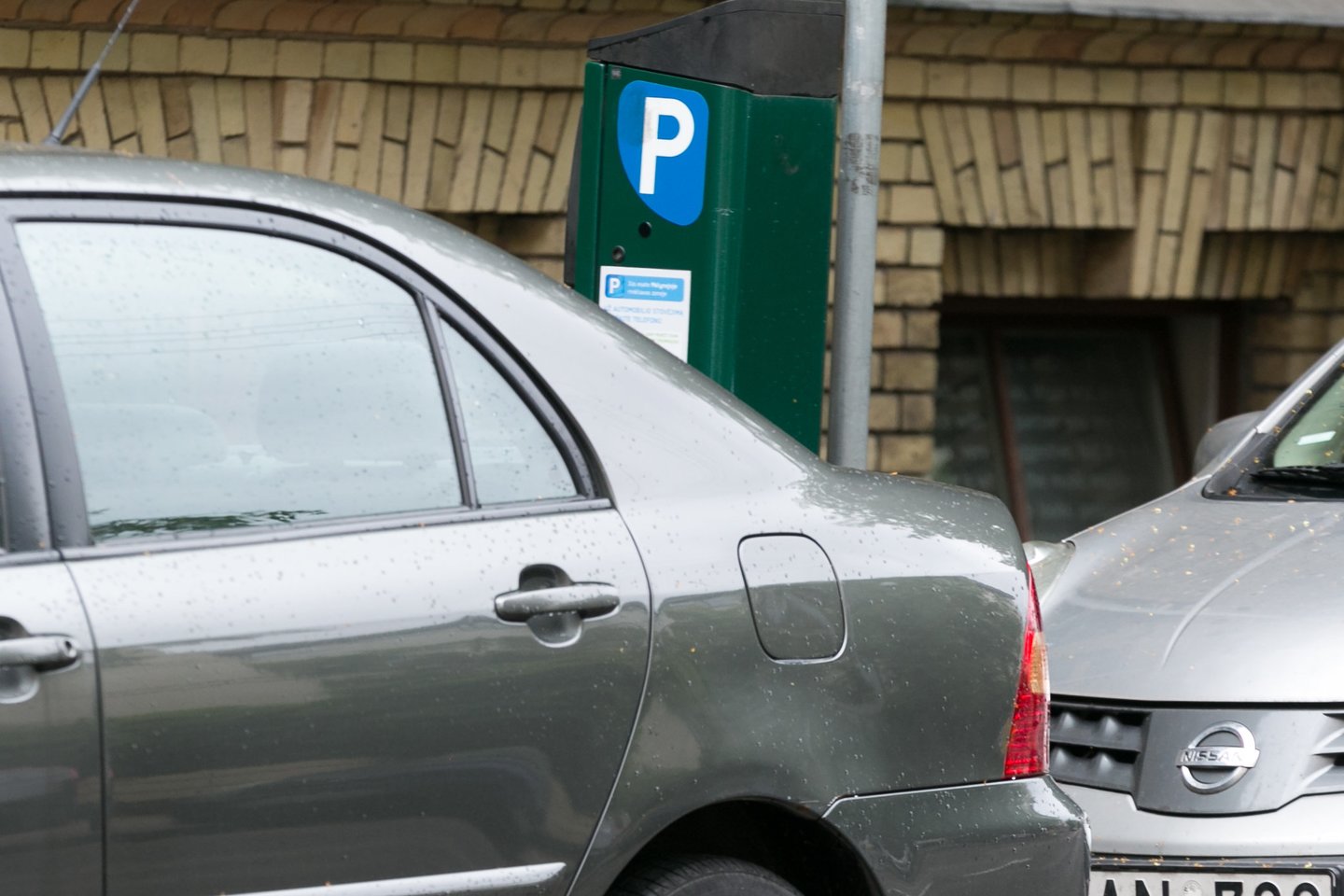 Nuo liepos 1 d. Vilniuje apmokestino dar daugiau stovėjimo vietų automobiliams.<br>T.Bauro nuotr.