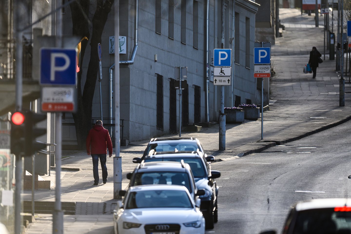 Nuo liepos 1 d. Vilniuje apmokestino dar daugiau stovėjimo vietų automobiliams.<br>V.Skaraičio nuotr.