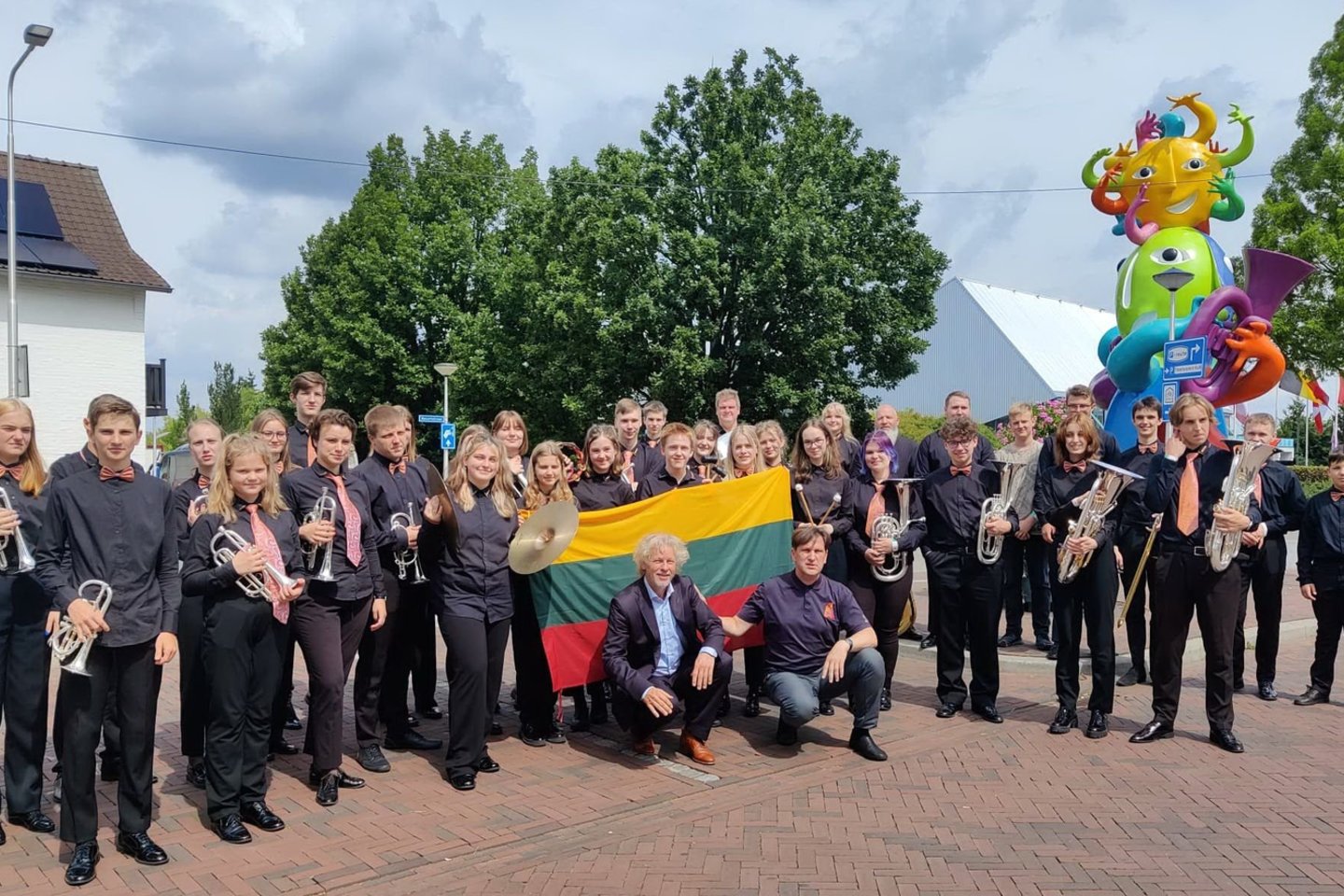 Pasaulio muzikos čempionate Nyderlanduose Panevėžio rajono jaunimo orkestras „Aukštyn“ pelnė čempiono titulą.<br> Autoriaus nuotr.