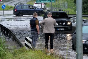 Sinoptikai gerų žinių neturi: lietus nesitrauks, nerims ir vėjas