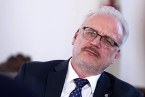 Latvijos prezidentas pritaria siūlymui atnaujinti šaukimą į kariuomenę