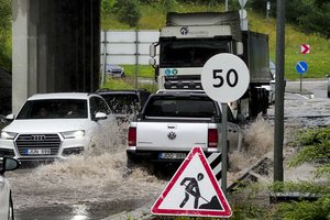 Išskirtinai lietingas antradienis: kai kur iškrito beveik viso mėnesio kritulių norma