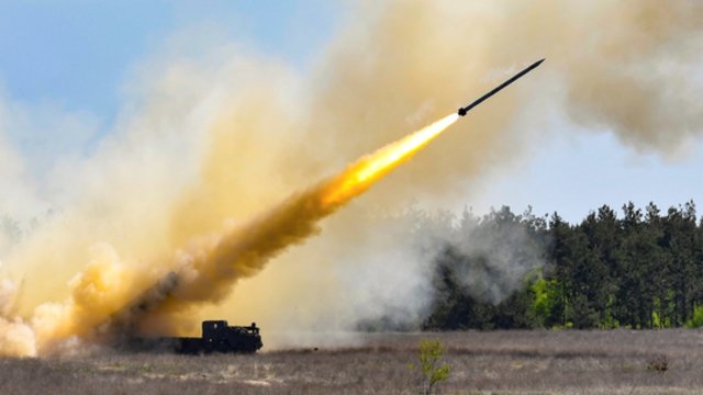 Ukrainos pajėgos apšaudė rusų kontroliuojamą Luhansko dalį: pranešama apie sunaikintus karinius sandėlius