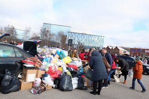 Raudonojo kryžiaus atstovė: aukojimas ukrainiečiams kiekvieną mėnesį mažėja, nebeliko ir masiško daiktų nešimo