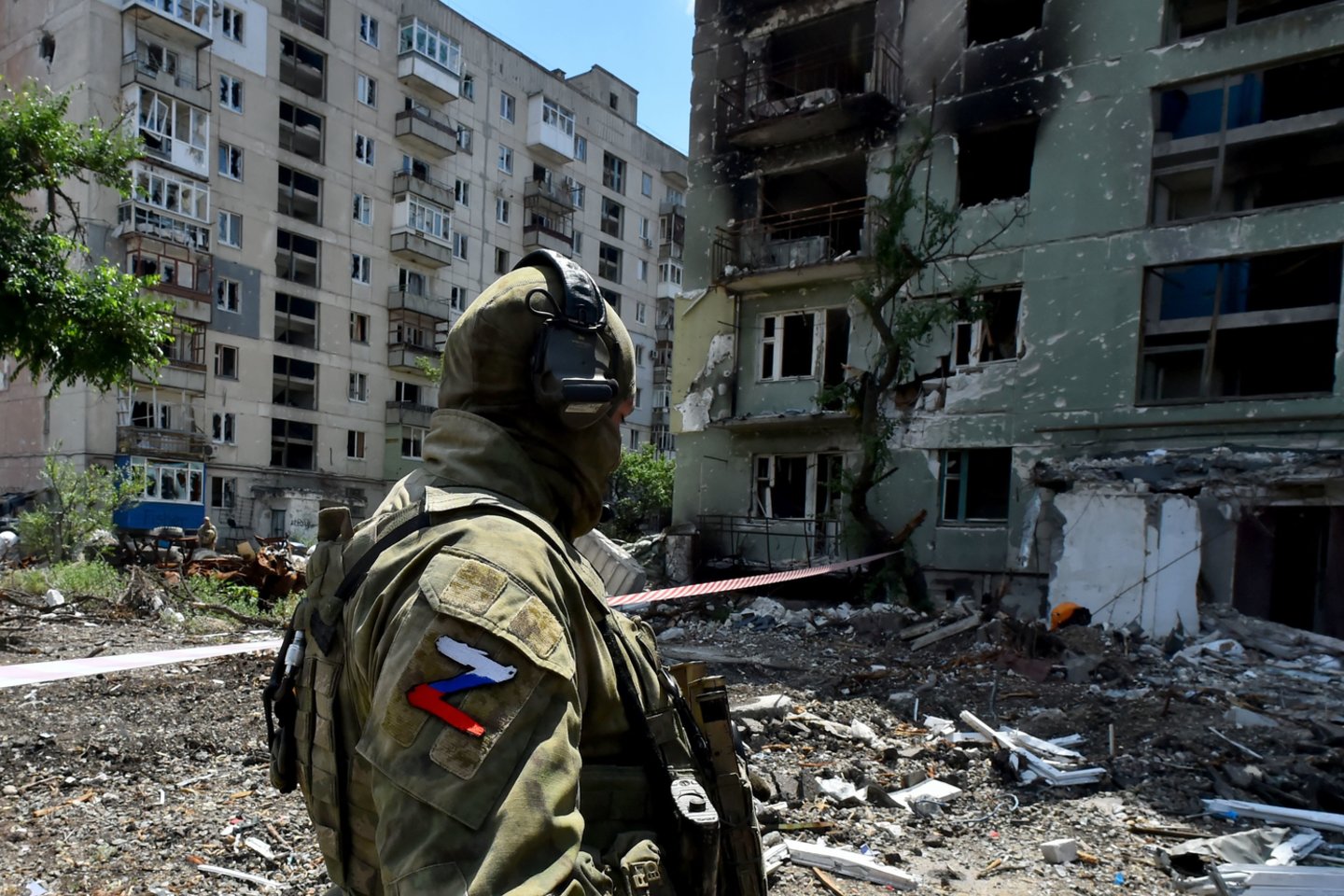Karas Ukrainoje. Rusų kareivis Severodonecke.<br>AFP/Scanpix nuotr.