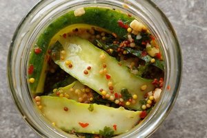 Marinuoti traškūs agurkėliai: sunku sustoti valgyti