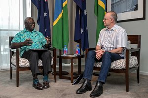 Saliamono salos nepriims užsienio karinių bazių, kad netaptų „taikiniu“