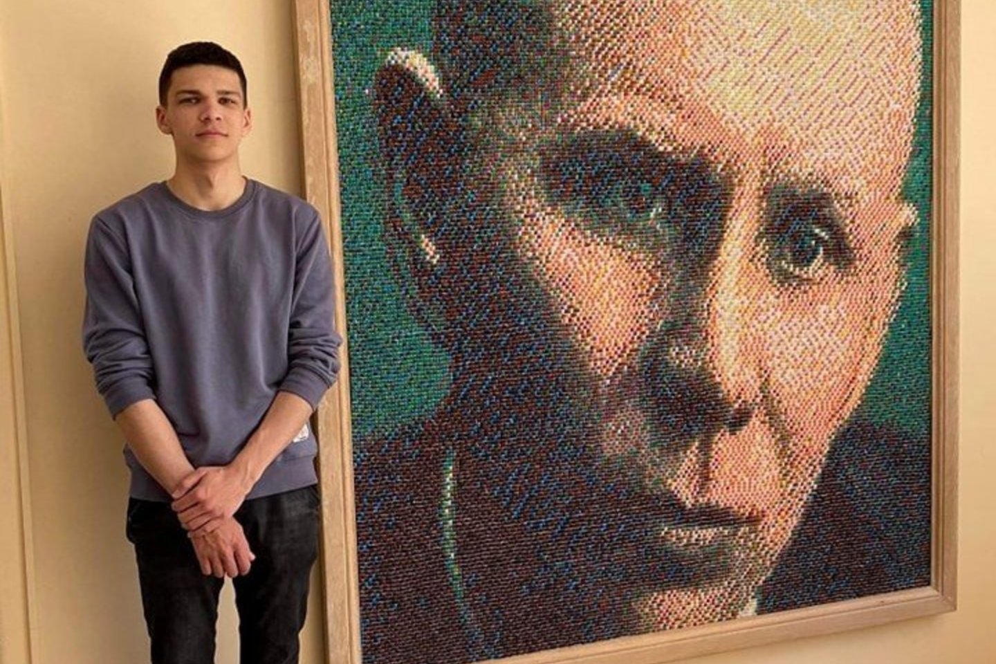  Abiturientas A.Raila J.Zikaro portretui-popieriaus lankstinių mozaikai sukurti skyrė per 430 valandų, užtat iš dailės egzamino gavo šimtuką.<br> A.Švelnos ir Nacionalinio M.K Čiurlionio muziejaus fondų nuotr.