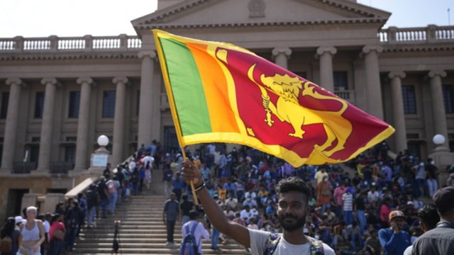 Protestuotojų derybos Šri Lankoje: tariasi dėl užimtų valstybės pastatų atlaisvinimo