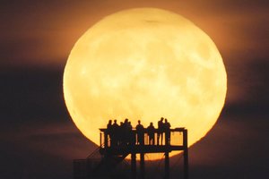 Pasaulis pasitiko didžiausią 2022 metų pilnatį