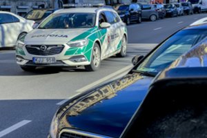 Degalinės operatorės užspeistas girtas vairuotojas pats sau išsikvietė policiją