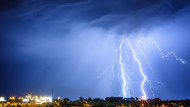 Savaitės pabaiga pokyčių neatneš: sinoptikai prognozuoja lietų ir perkūniją