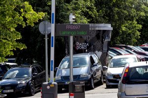 Prie gydymo įstaigos paspendė spąstus: lankytojams tenka spręsti rebusus