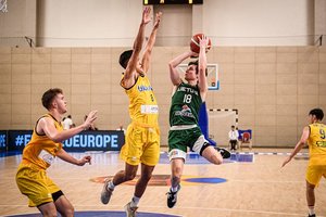 Lietuvos 20-mečiai Europos krepšinio čempionate lemiamu metu neatsilaikė prieš ukrainiečius