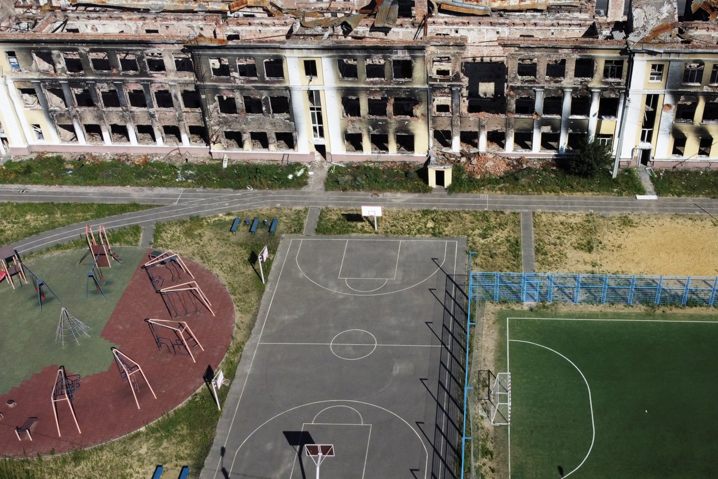 Rusų atakos metu sugriauta 134-oji mokykla Charkive 2022 m. liepos 17 d.<br> Reuters / Scanpix nuotr.