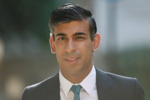 R. Sunakas padidino atotrūkį nuo konkurentų kovoje dėl JK premjero posto