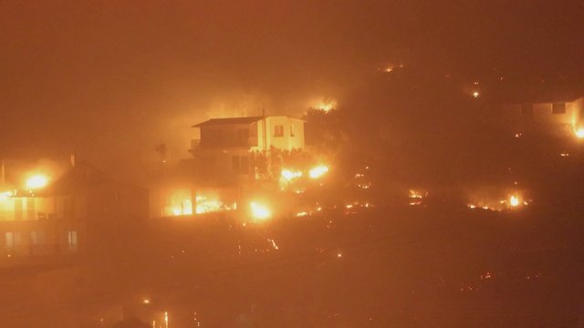 Atėnų priemiestyje kilusio gaisro pasekmės: gyvenamieji namai skendo liepsnose
