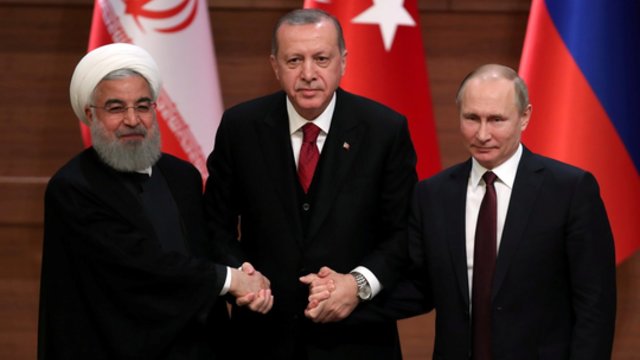Rusija, Turkija ir Iranas toliau bendradarbiaus, kad „eliminuotų teroristus“ Sirijoje